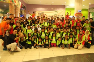 Group photo of Country Garden Pacificview (CGPV) and School children from Sekolah Kebangsaan Tanjong Adang, Sekolah Kebangsaan Morni  Pok, Sekolah Kebangsaan Tanjung Kupang and Sekolah Kebangsaan Pendas Laut.