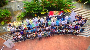 115 students from CGPV's adopted primary school pose for a group picture at the Pecutan Akhir UPSR 2015 workshop.